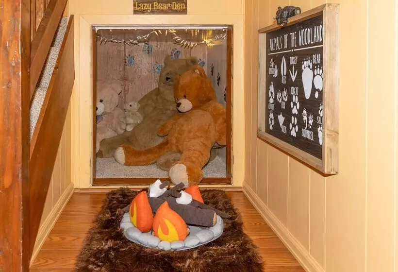 Lazy Bear Lodge  In Florissant W/ Mountain Views!