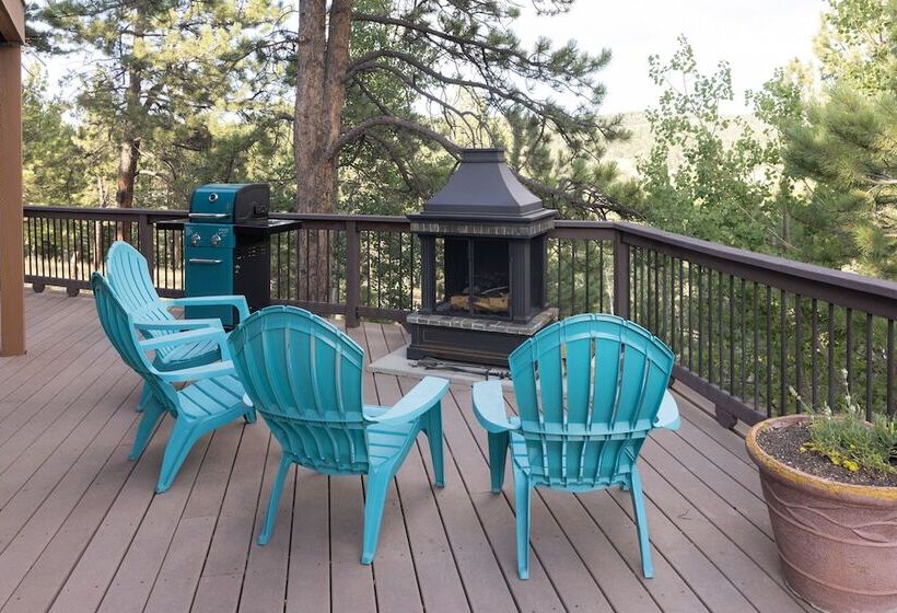 Lazy Bear Lodge  In Florissant W/ Mountain Views!