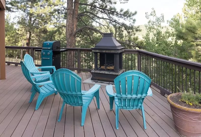 Lazy Bear Lodge  In Florissant W/ Mountain Views!