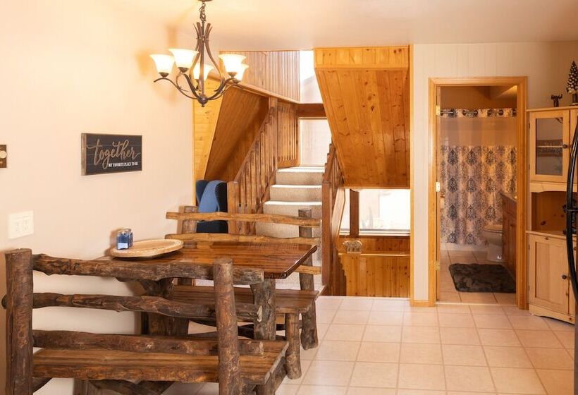 Lazy Bear Lodge  In Florissant W/ Mountain Views!