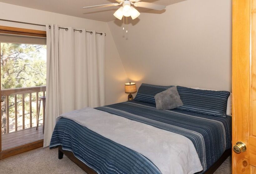 Lazy Bear Lodge  In Florissant W/ Mountain Views!