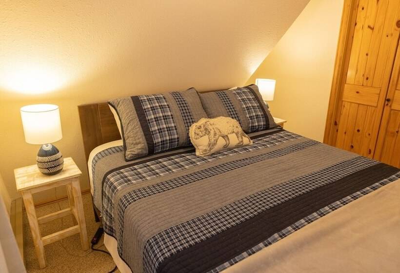 Lazy Bear Lodge  In Florissant W/ Mountain Views!