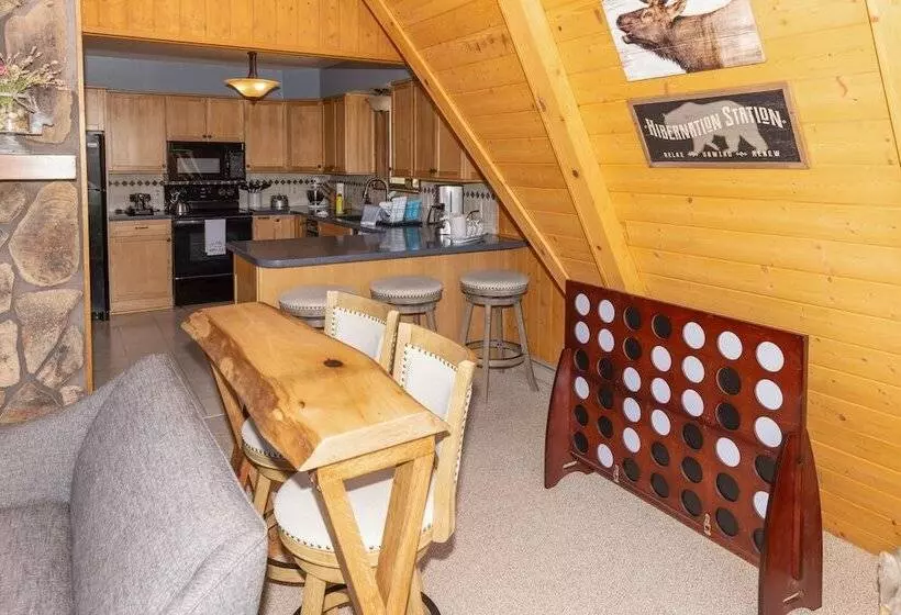 Lazy Bear Lodge  In Florissant W/ Mountain Views!