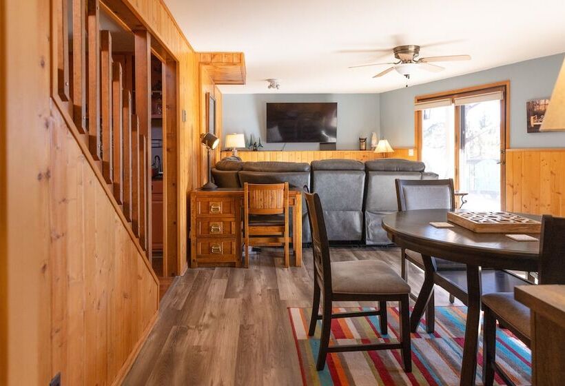 Lazy Bear Lodge  In Florissant W/ Mountain Views!