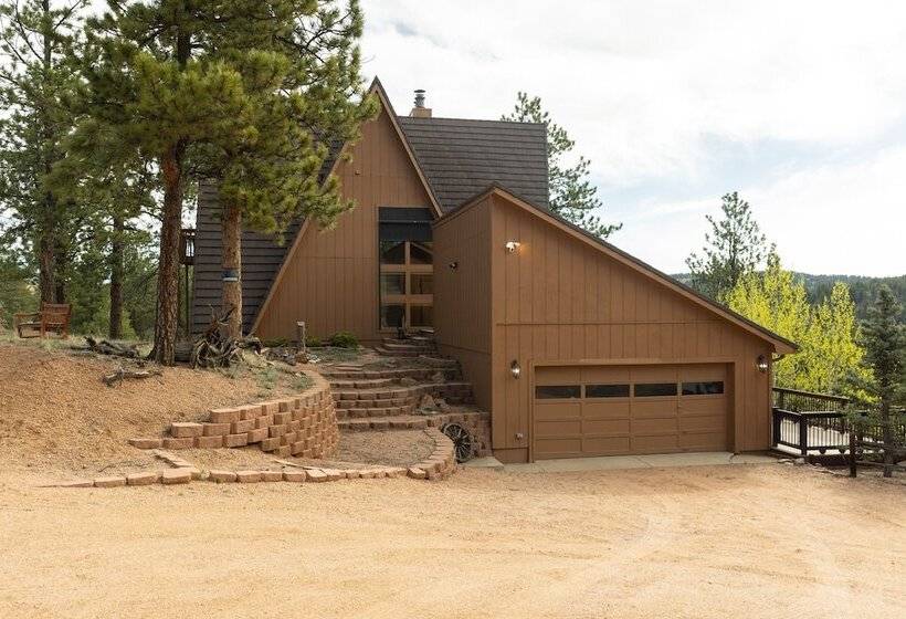 Lazy Bear Lodge  In Florissant W/ Mountain Views!