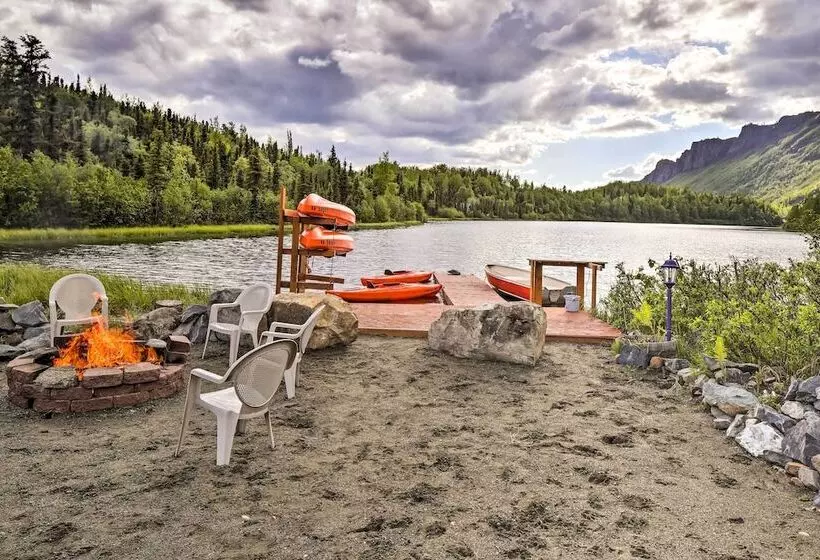 Lodge 88    Steps To Weiner Lake W/ Dock & Boat!