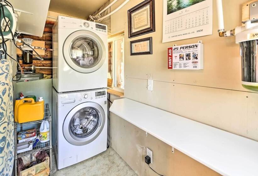 Lodge 88    Steps To Weiner Lake W/ Dock & Boat!