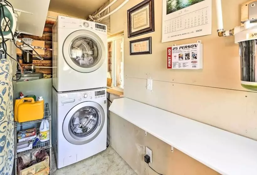 Lodge 88    Steps To Weiner Lake W/ Dock & Boat!