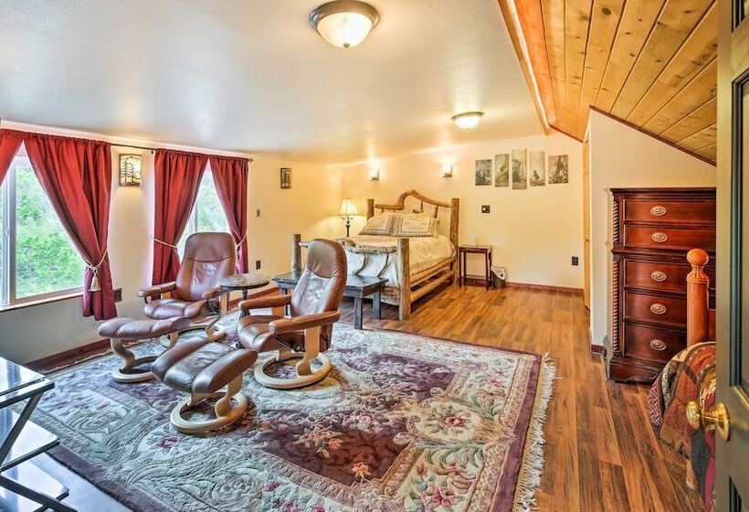 Lodge 88    Steps To Weiner Lake W/ Dock & Boat!