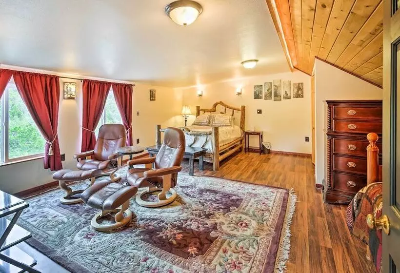 Lodge 88    Steps To Weiner Lake W/ Dock & Boat!