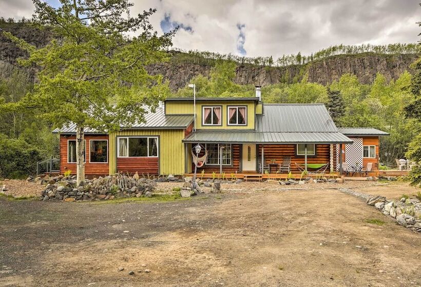 Lodge 88    Steps To Weiner Lake W/ Dock & Boat!