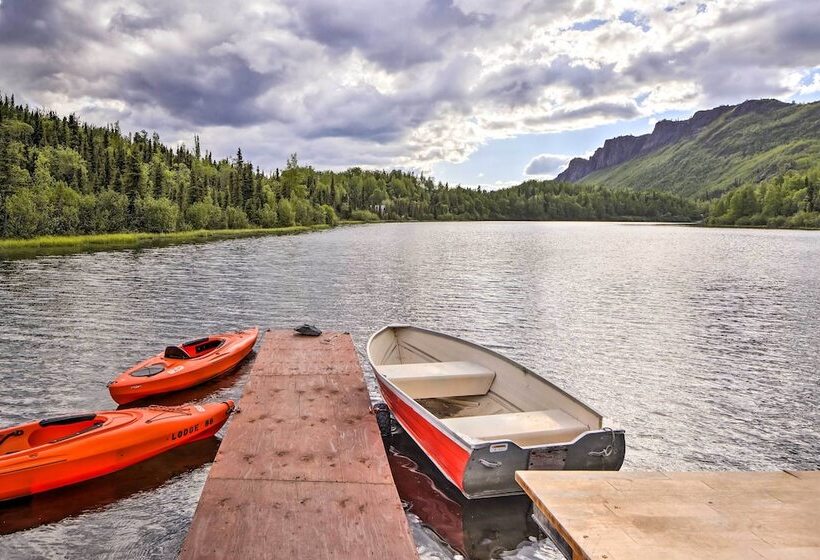Lodge 88    Steps To Weiner Lake W/ Dock & Boat!