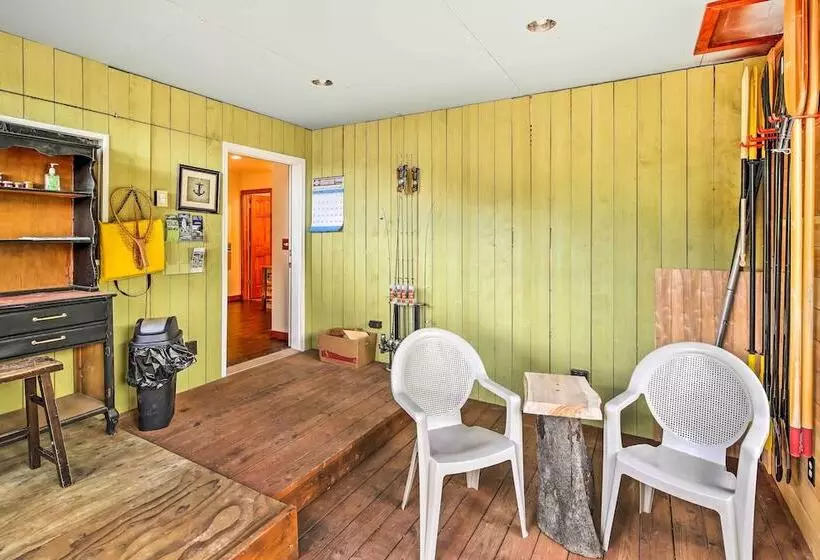 Lodge 88    Steps To Weiner Lake W/ Dock & Boat!