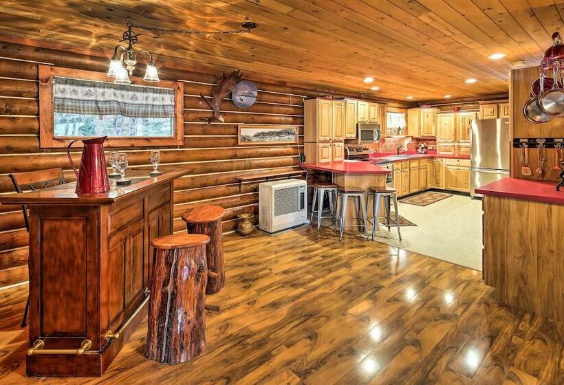 Lodge 88    Steps To Weiner Lake W/ Dock & Boat!