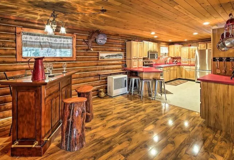 Lodge 88    Steps To Weiner Lake W/ Dock & Boat!