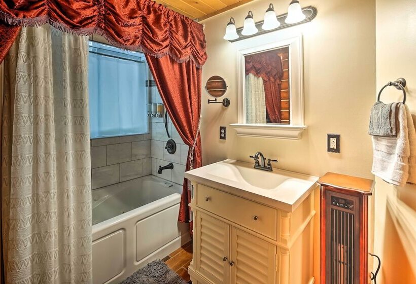 Lodge 88    Steps To Weiner Lake W/ Dock & Boat!