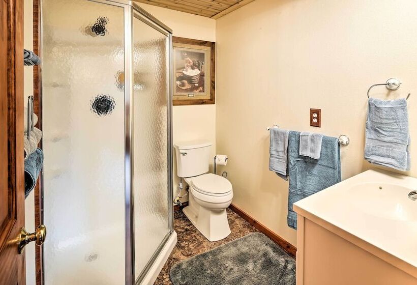 Lodge 88    Steps To Weiner Lake W/ Dock & Boat!