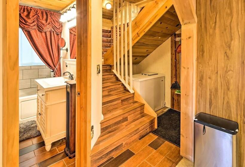 Lodge 88    Steps To Weiner Lake W/ Dock & Boat!