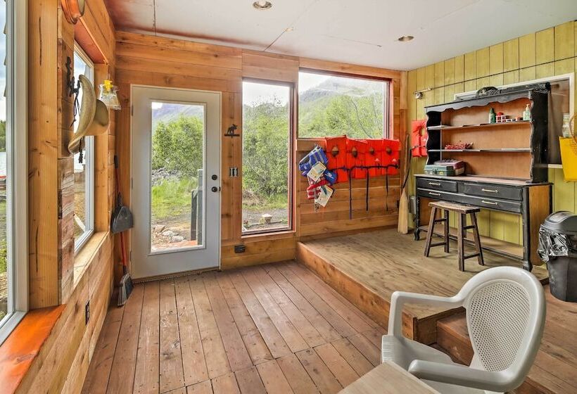 Lodge 88    Steps To Weiner Lake W/ Dock & Boat!