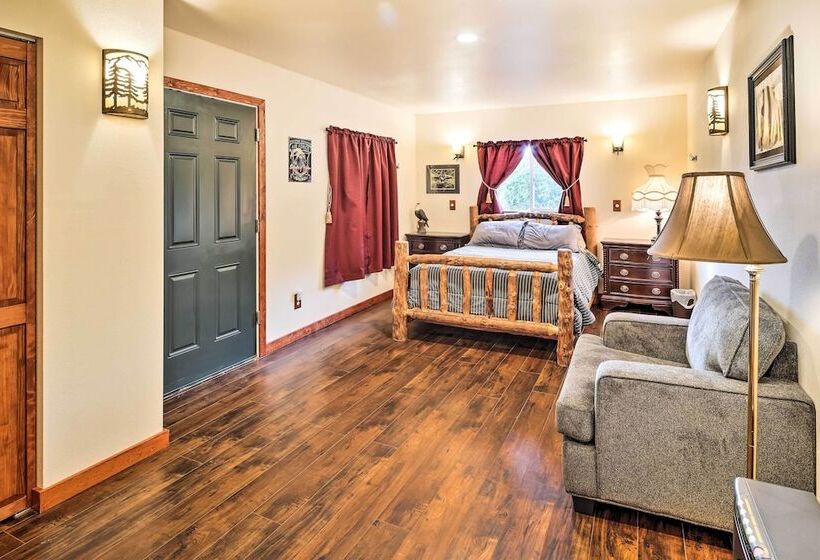 Lodge 88    Steps To Weiner Lake W/ Dock & Boat!