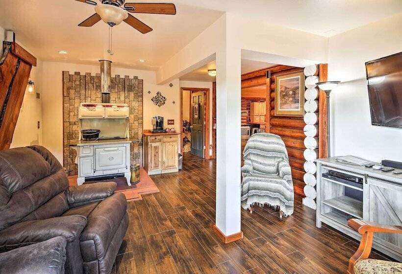 Lodge 88    Steps To Weiner Lake W/ Dock & Boat!