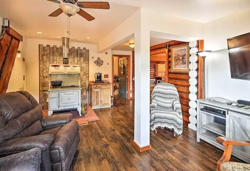 Lodge 88    Steps To Weiner Lake W/ Dock & Boat!