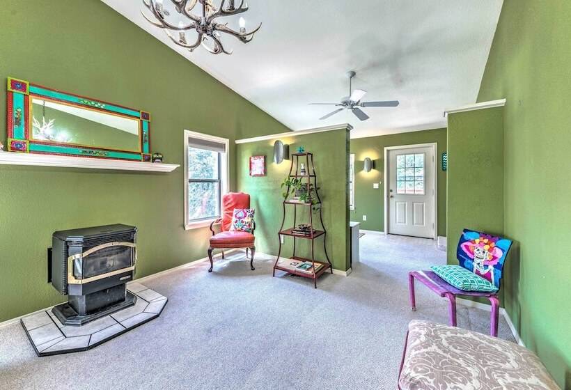 Cloudcroft Escape W/ Forest Views!