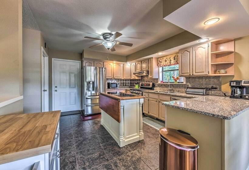 Cloudcroft Escape W/ Forest Views!