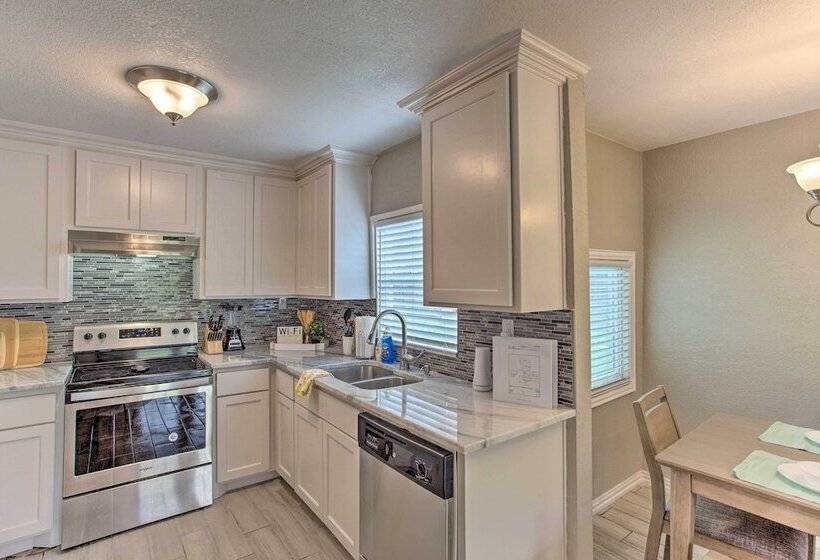 Walk To At&t Stadium: Arlington Home W/ Yard!