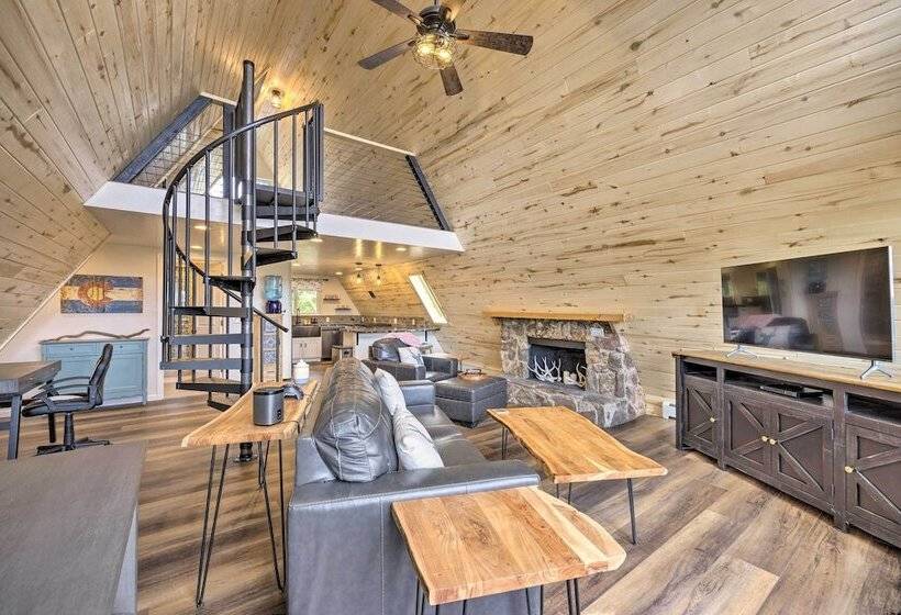 Modern Guffey A Frame Cabin: Grill, 38 Acres!