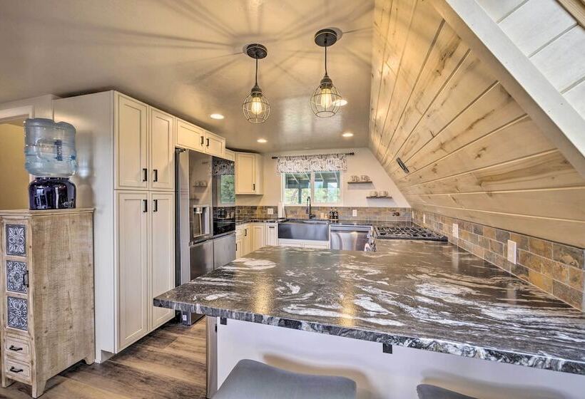 Modern Guffey A Frame Cabin: Grill, 38 Acres!