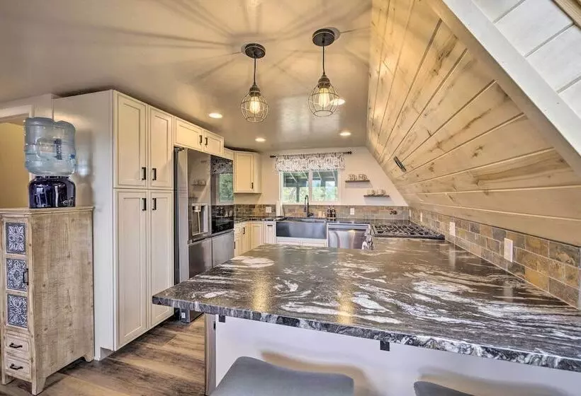 Modern Guffey A Frame Cabin: Grill, 38 Acres!