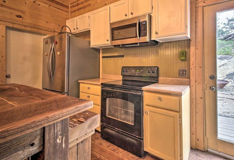 Home W/ Large Deck & Bbq Grill In New Braunfels