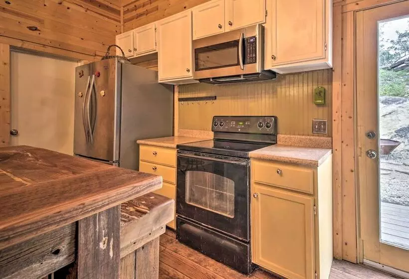 Home W/ Large Deck & Bbq Grill In New Braunfels