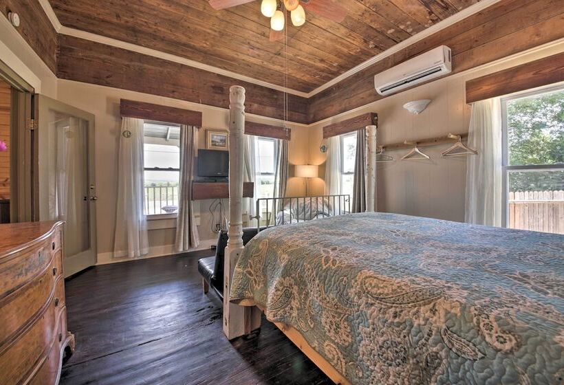 Home W/ Large Deck & Bbq Grill In New Braunfels