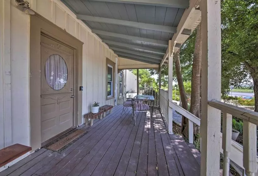 Home W/ Large Deck & Bbq Grill In New Braunfels