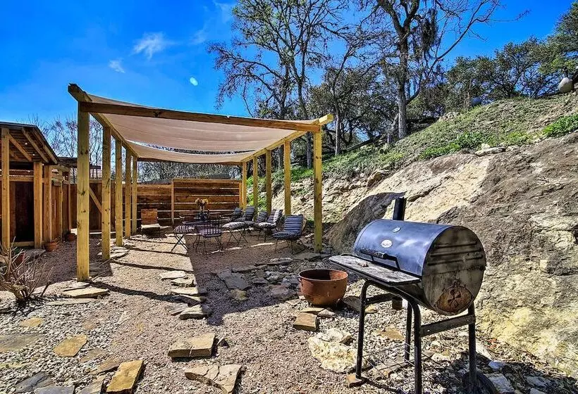 Home W/ Large Deck & Bbq Grill In New Braunfels