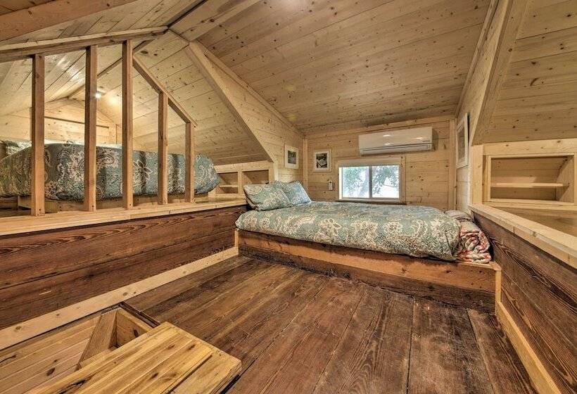 Home W/ Large Deck & Bbq Grill In New Braunfels