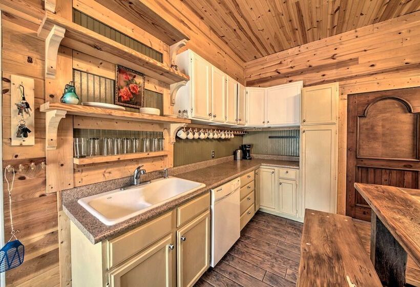 Home W/ Large Deck & Bbq Grill In New Braunfels