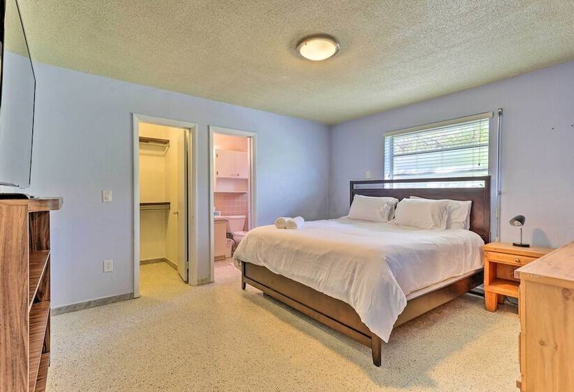 North Miami Beach Rental: Near Walking Park!