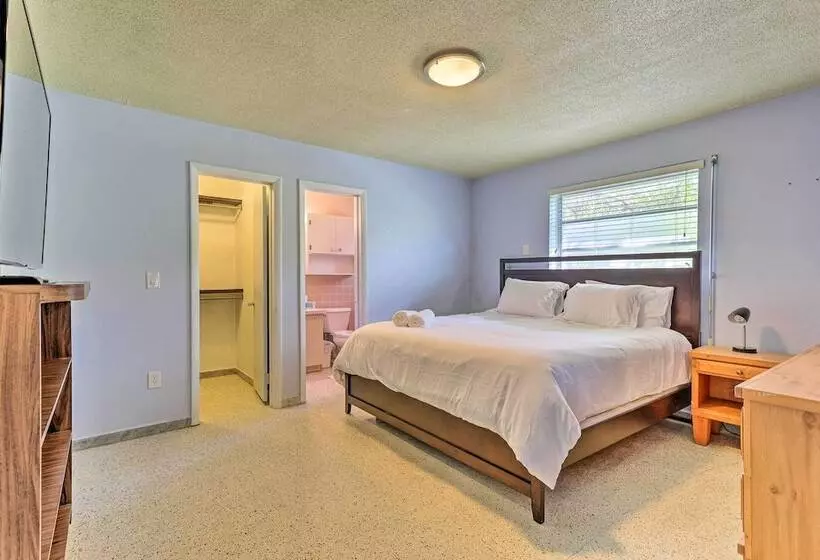 North Miami Beach Rental: Near Walking Park!