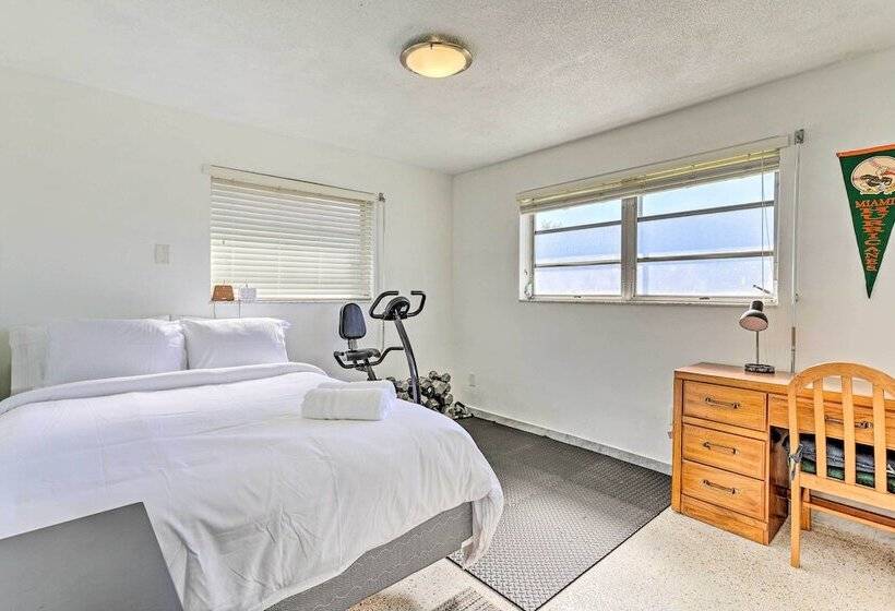 North Miami Beach Rental: Near Walking Park!