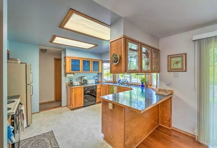 Oak Harbor Hideaway   5 Mi To Deception Pass!