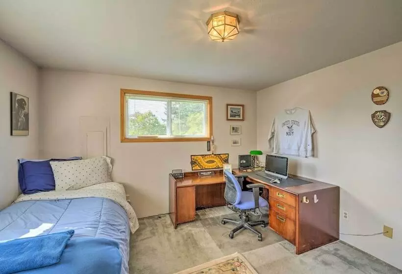 Oak Harbor Hideaway   5 Mi To Deception Pass!