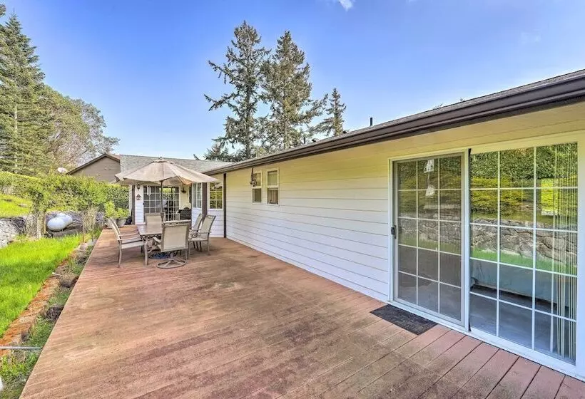 Oak Harbor Hideaway   5 Mi To Deception Pass!