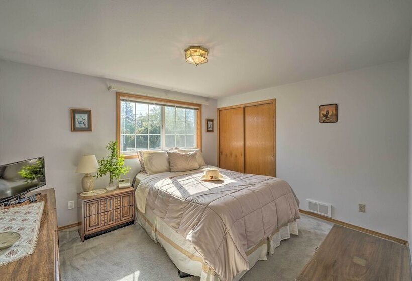 Oak Harbor Hideaway   5 Mi To Deception Pass!