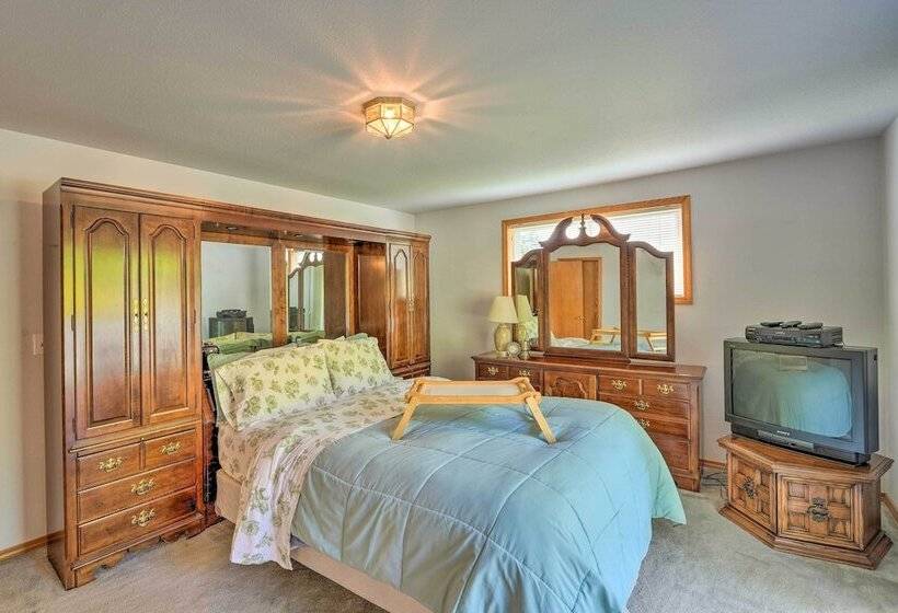 Oak Harbor Hideaway   5 Mi To Deception Pass!