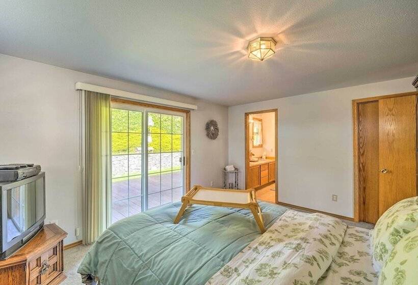 Oak Harbor Hideaway   5 Mi To Deception Pass!