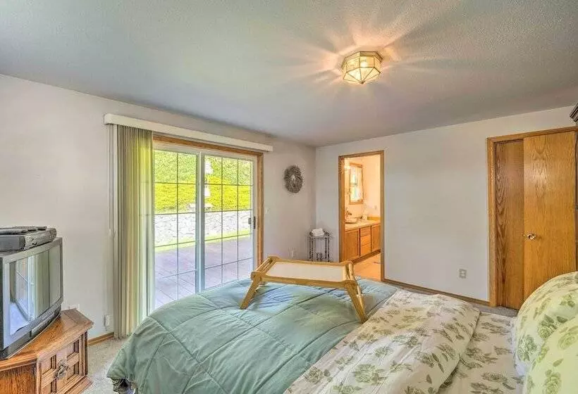 Oak Harbor Hideaway   5 Mi To Deception Pass!