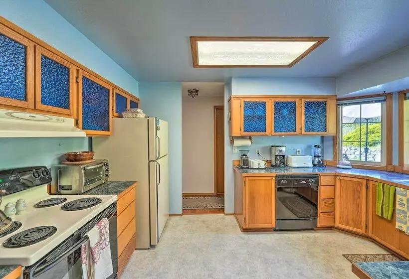 Oak Harbor Hideaway   5 Mi To Deception Pass!